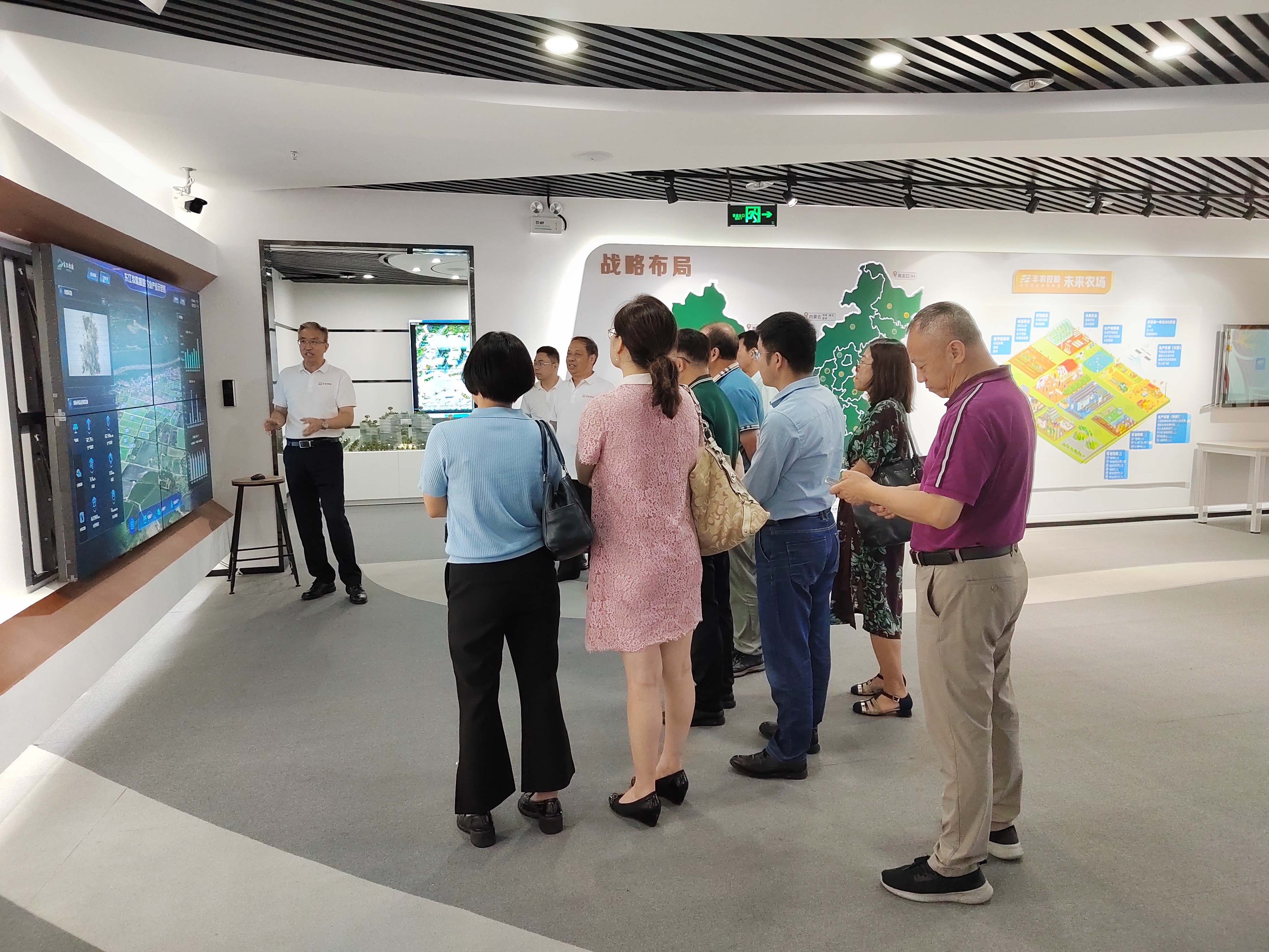 e53e551fd88045b3a6d8775bad9c9e64.jpg e53e551fd88045b3a6d8775bad9c9e64.jpg