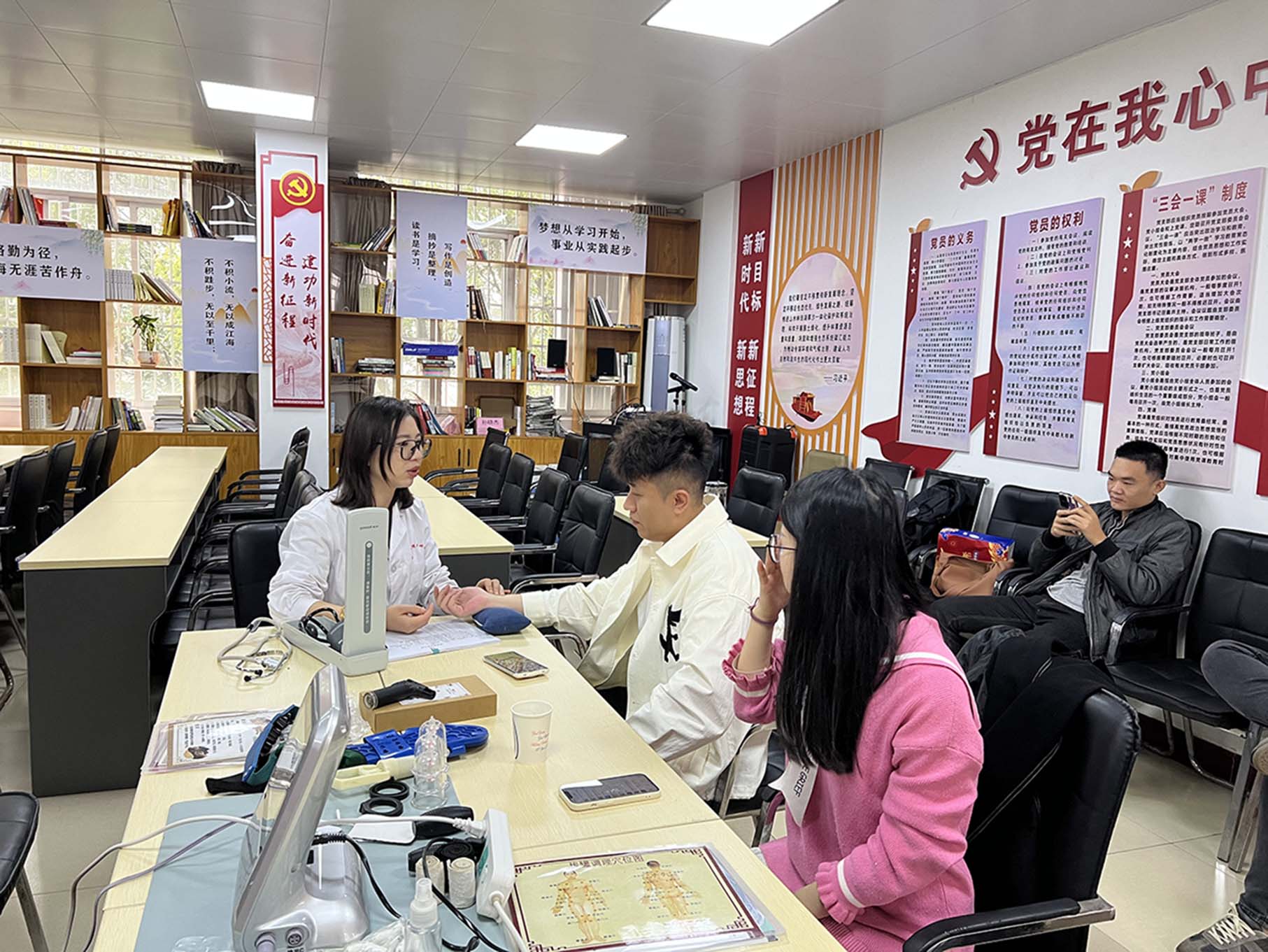 �������� ��ѧ���� �����롰���Բ�������С�������ѯ���������˶�