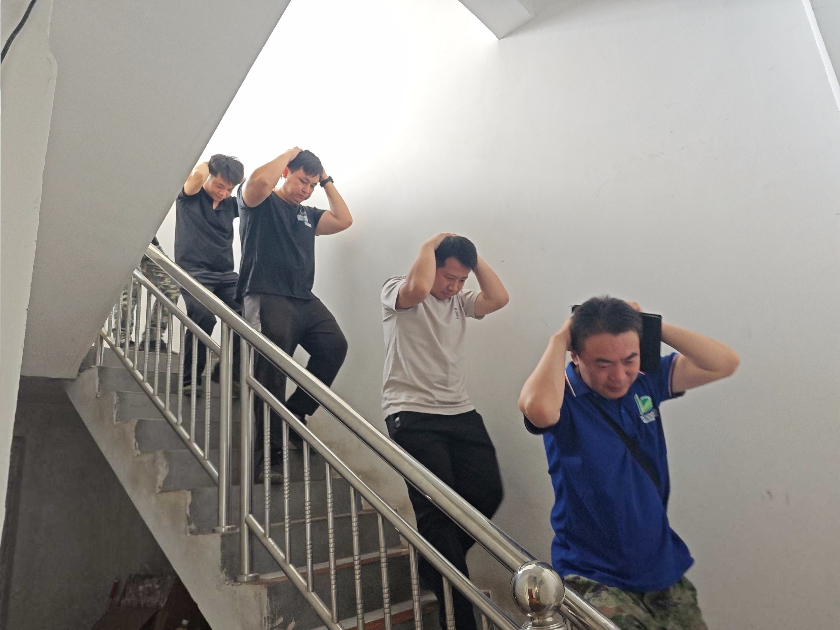 ��ţ��̳-(�Ĳ���ˮ)��ҵ���š��徲�����¡��˶���ʵ��������ɫ�徲���� ��ʵ��̬��������