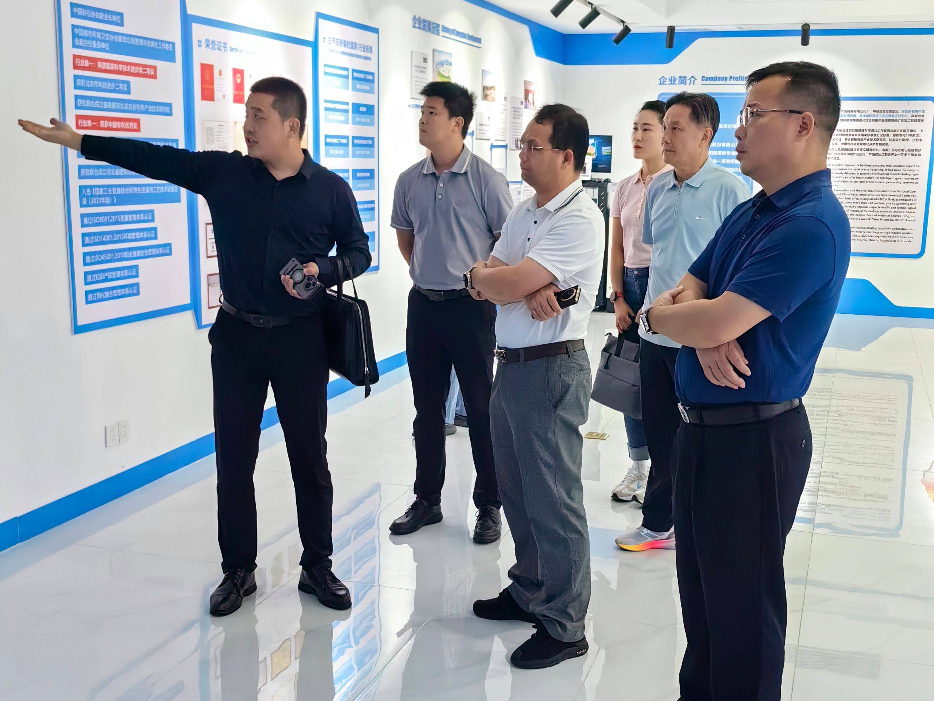 Τ����Ӹ��Ϻ�ɽ����˾�����ɽɰʯ ����������װ��